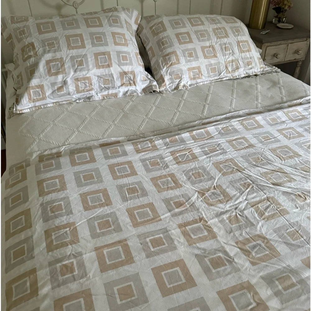 Crate & Barrel queen duvet set. Tan gray cotton